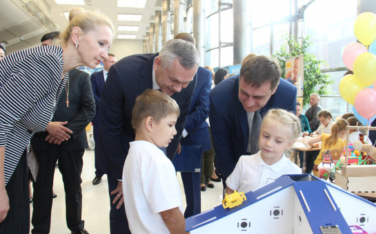 Участники  XVIII съезда работников образования посетили образовательную выставку  